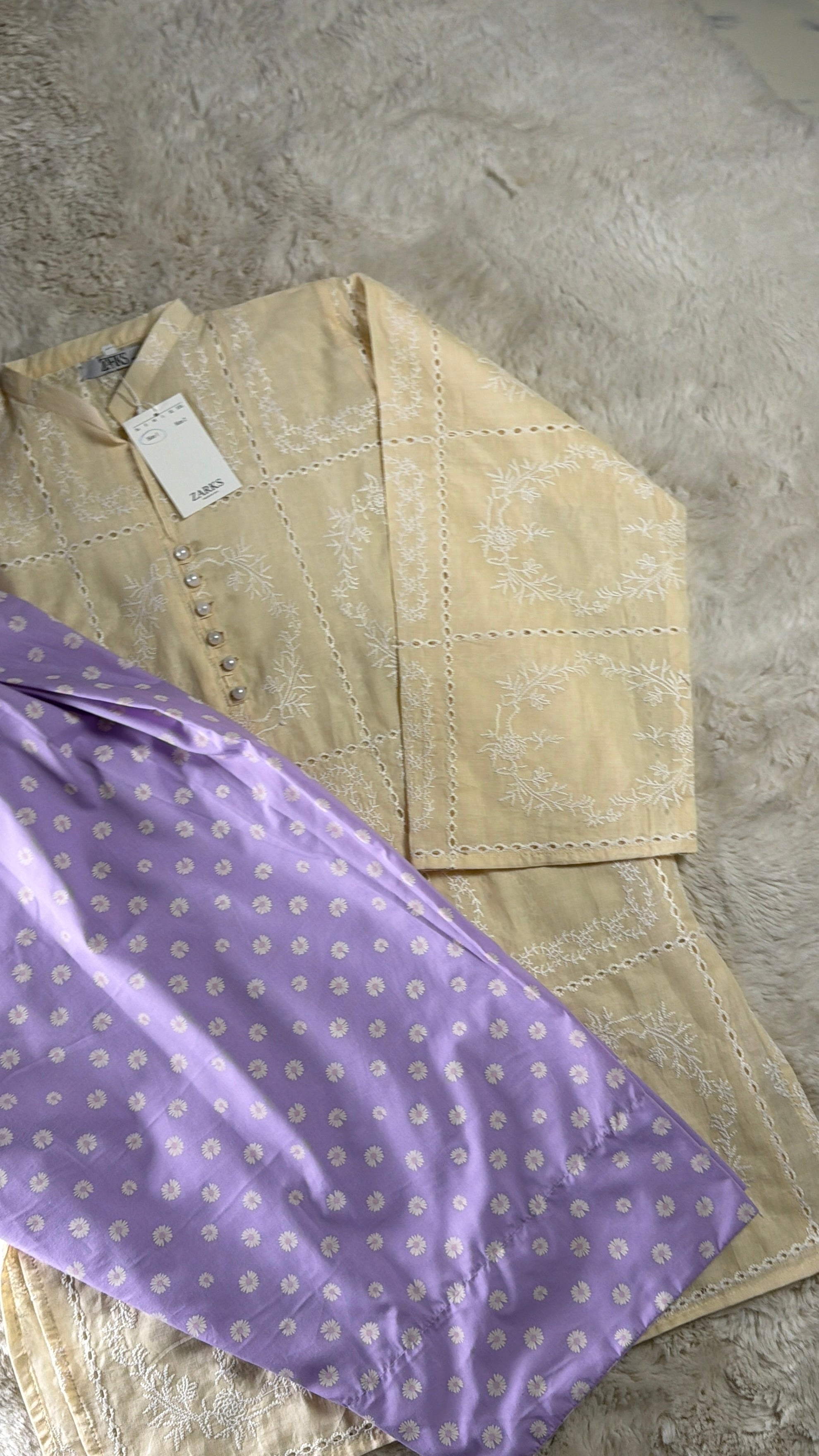 Cream chikankari set