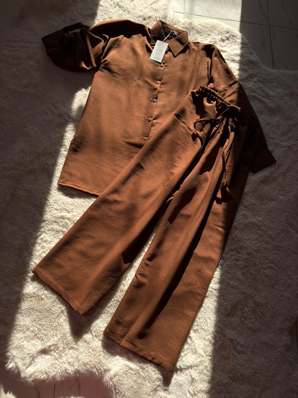 Brown textured fit