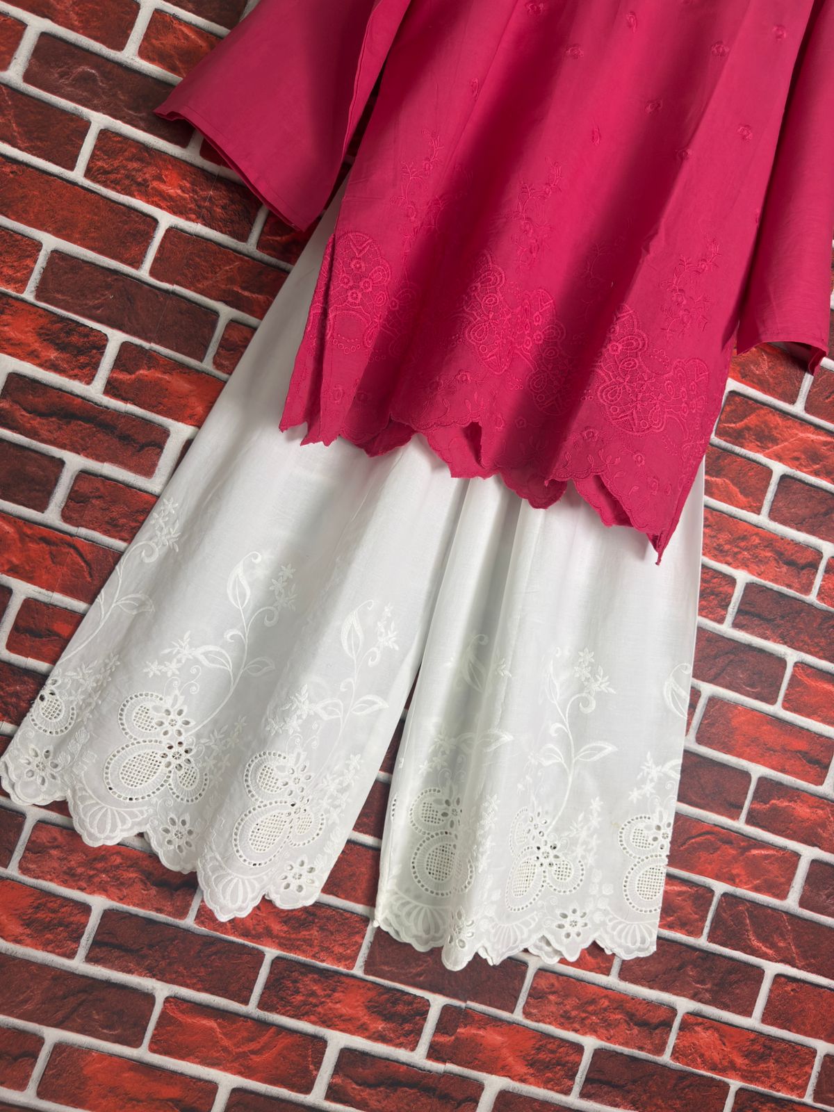 Fuschia schiffli coord