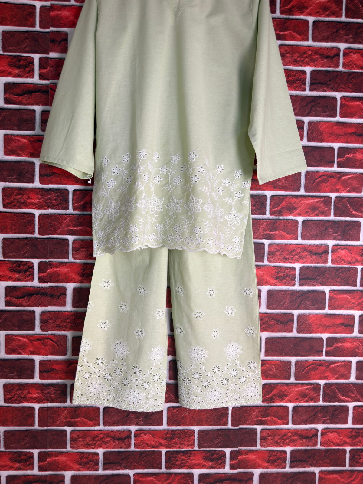 Pistachio schiffli coord