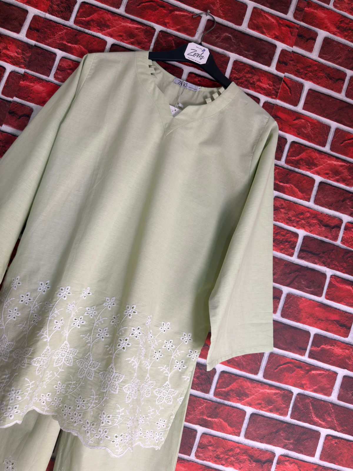 Pistachio schiffli coord