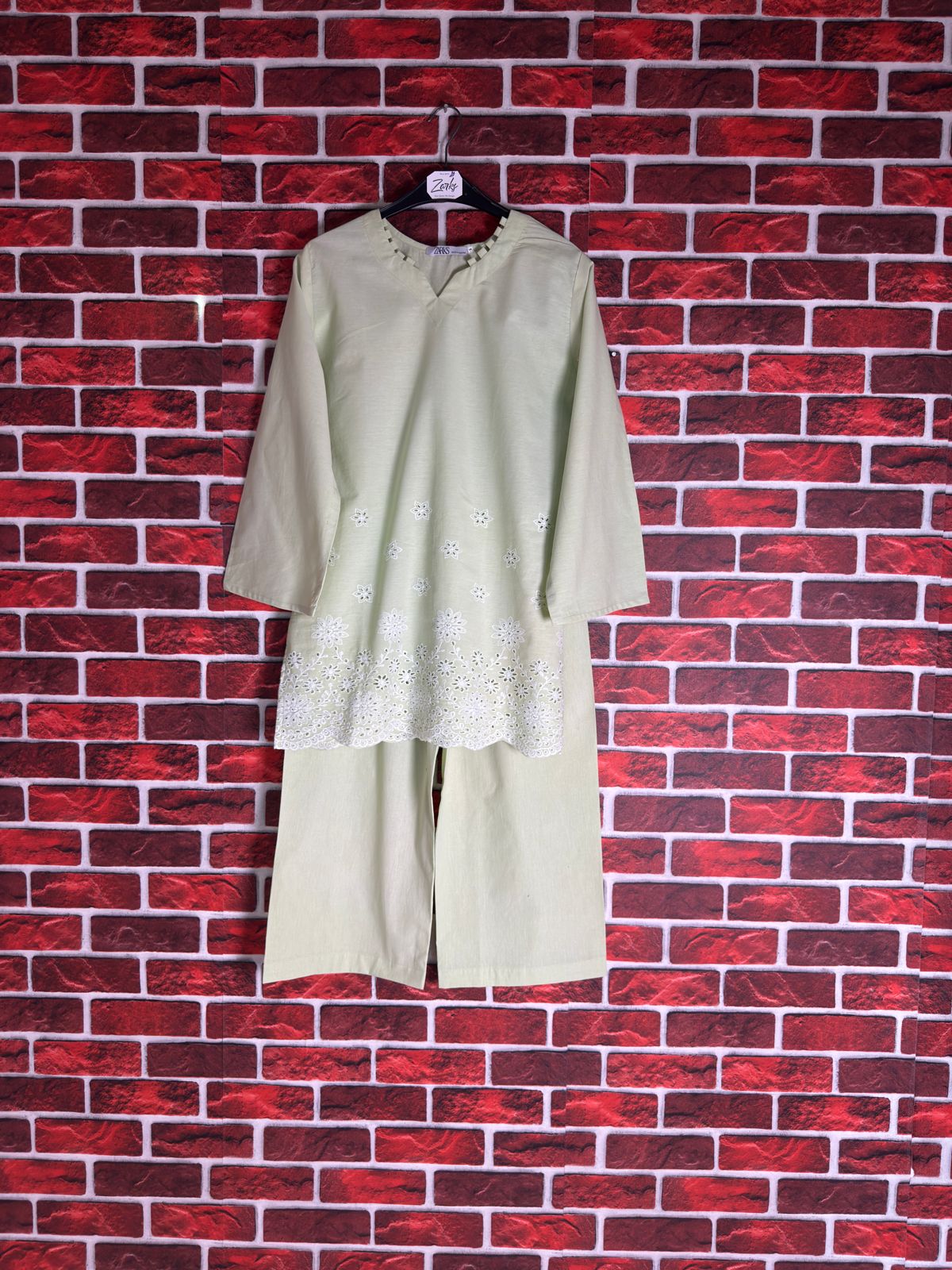 Pistachio schiffli coord-II