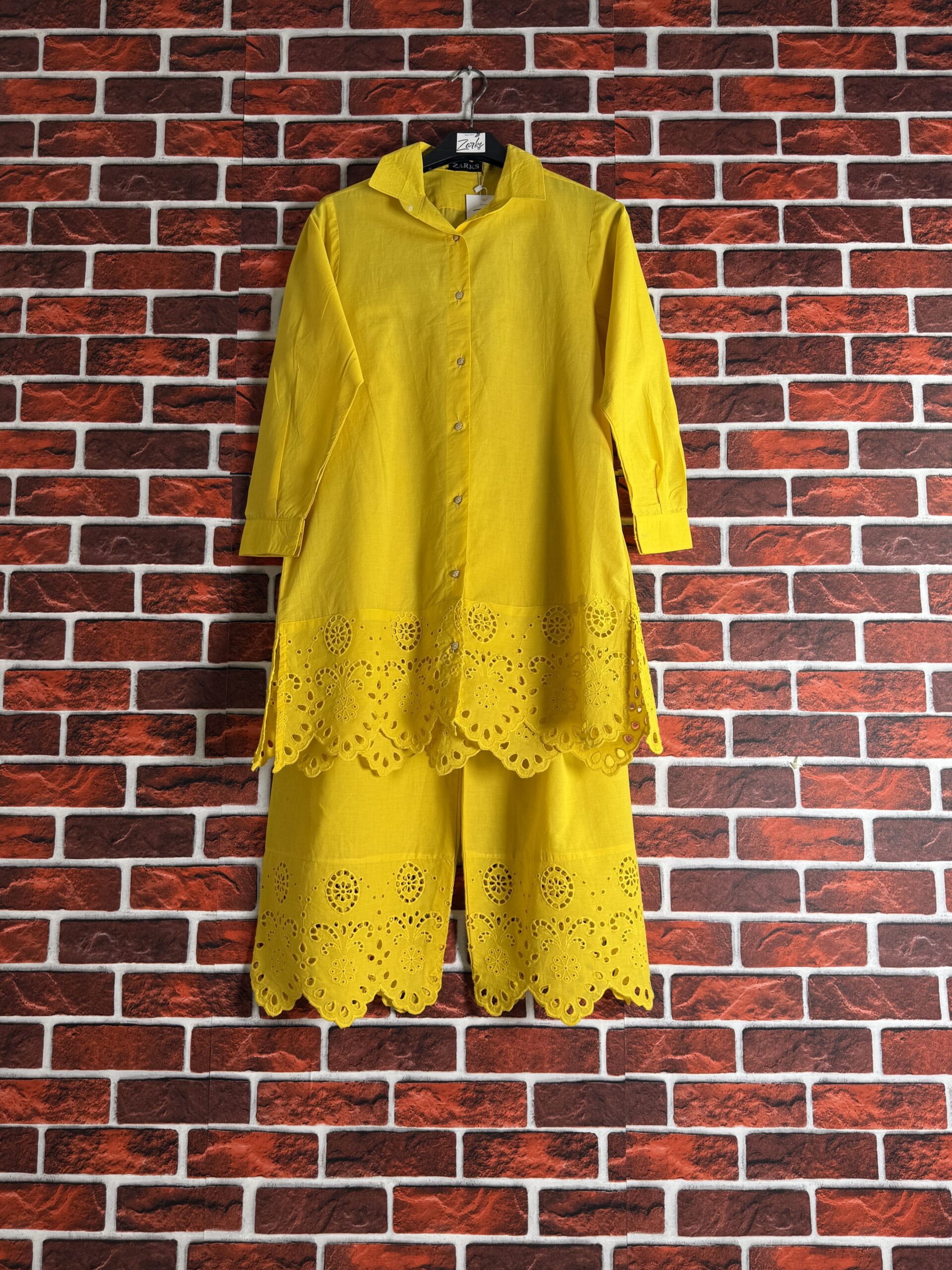Yolk schiffli coord